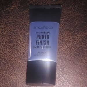 Smashbox Photo Finish Primer in Black and Gray